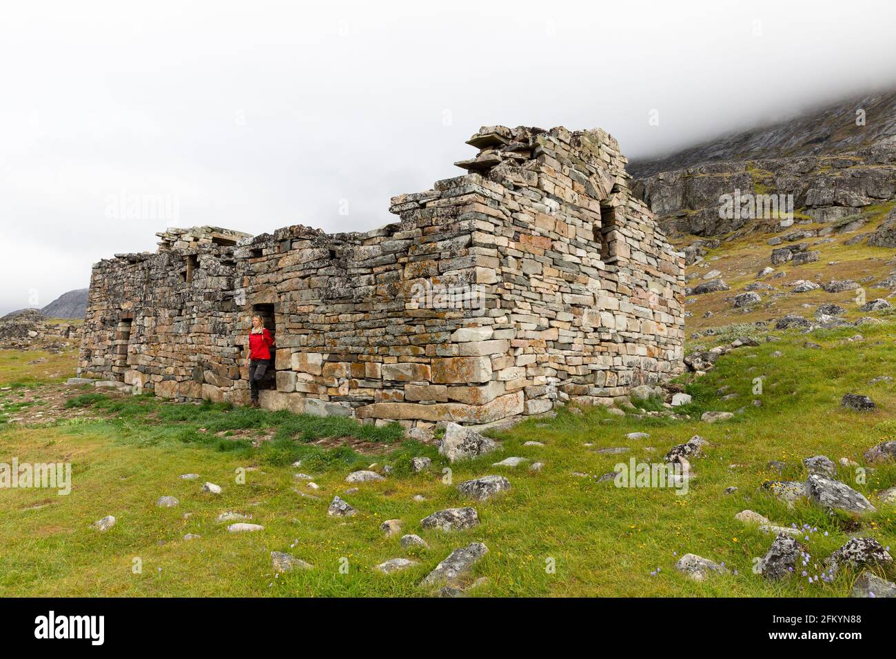 Église dans les plus grandes et les mieux préservées ruines de la ferme de Norse à Hvalsey, à Qaquortukuloq, au Groenland. Banque D'Images