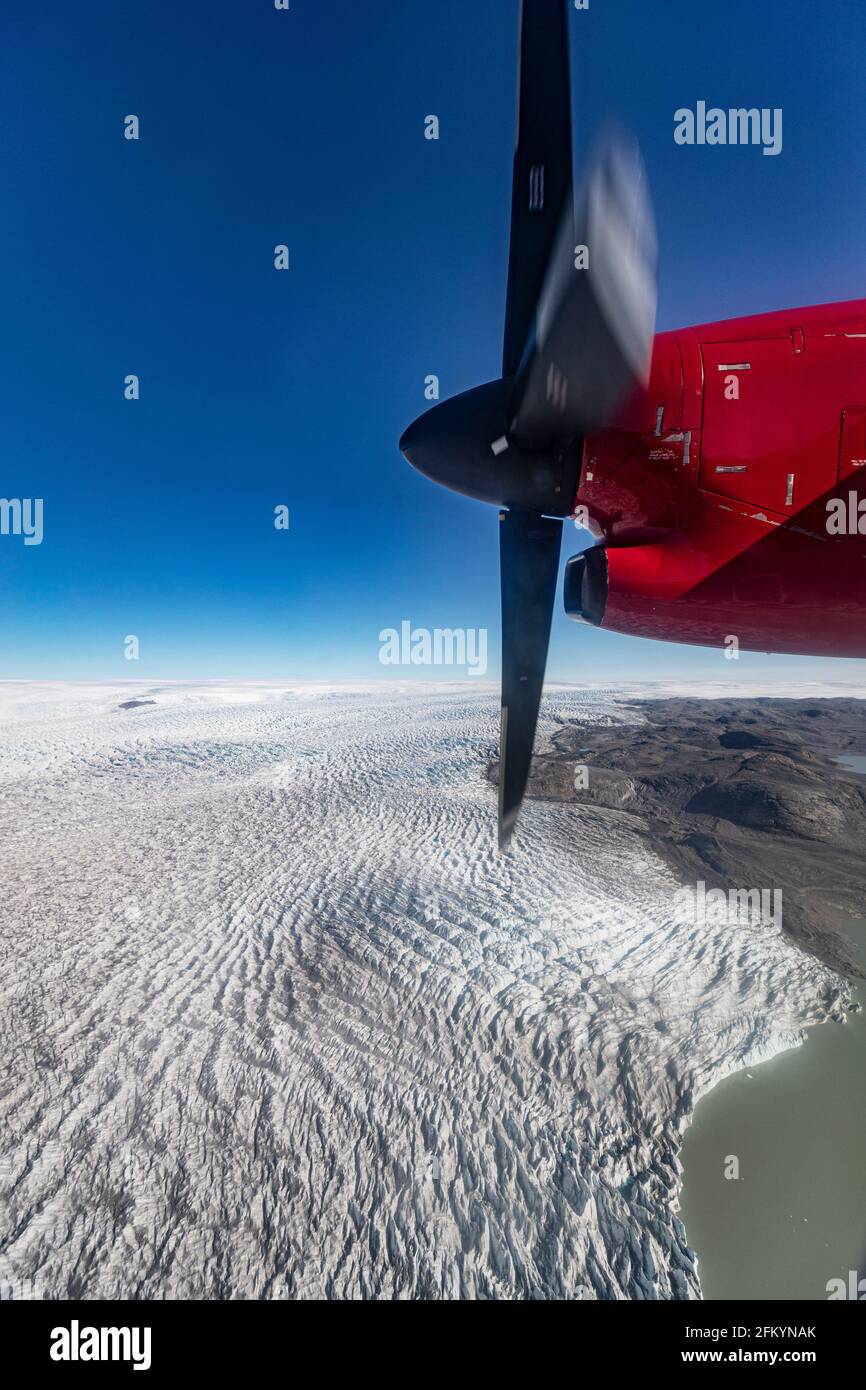 Vue aérienne des glaciers entourant Nuuk, ou Godthåb, la capitale et la plus grande ville du Groenland. Banque D'Images