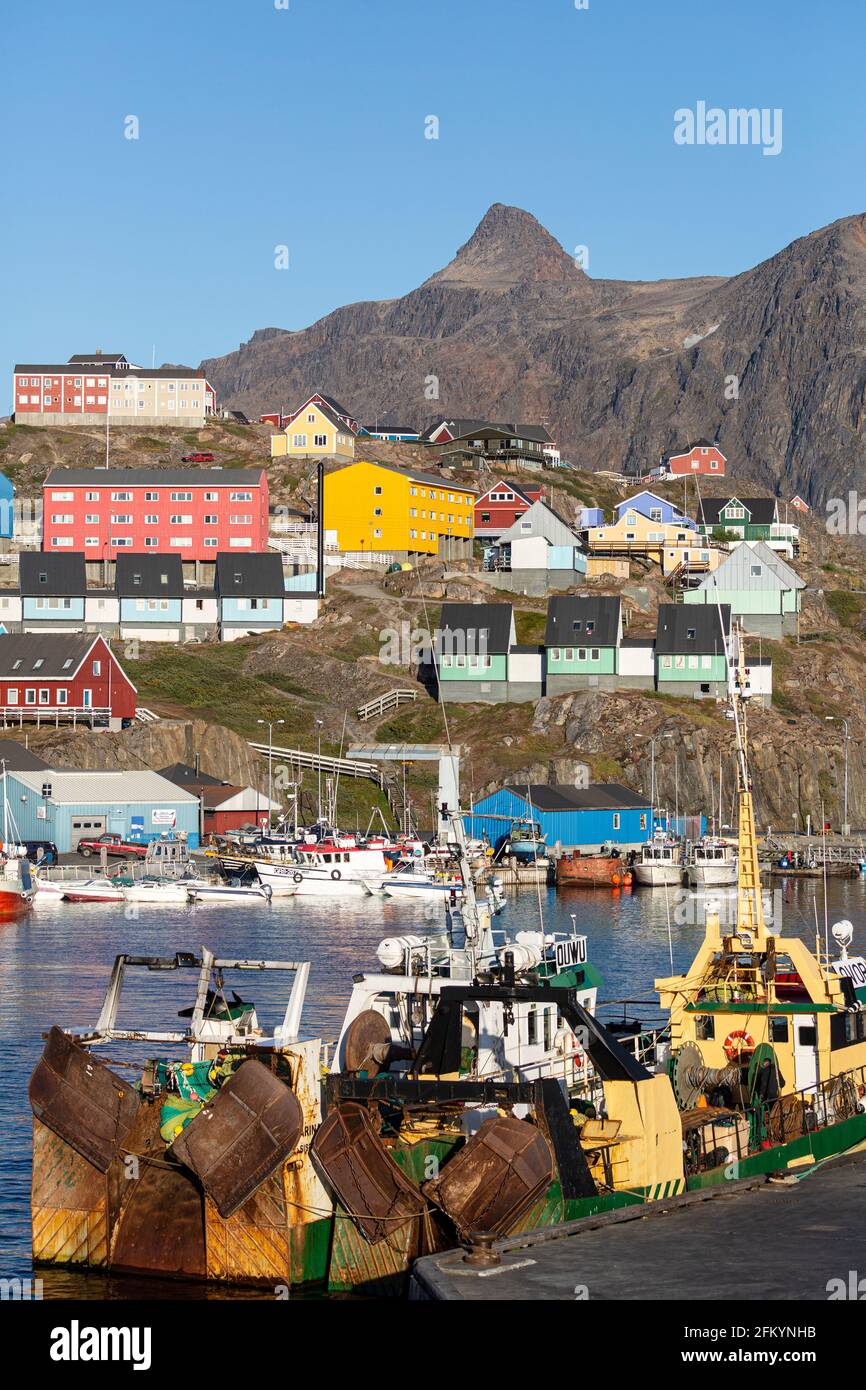 Le port de Sisimiut, dans le détroit de Davis, dans la province danoise de Holsteinsborg, la deuxième plus grande ville du Groenland. Banque D'Images