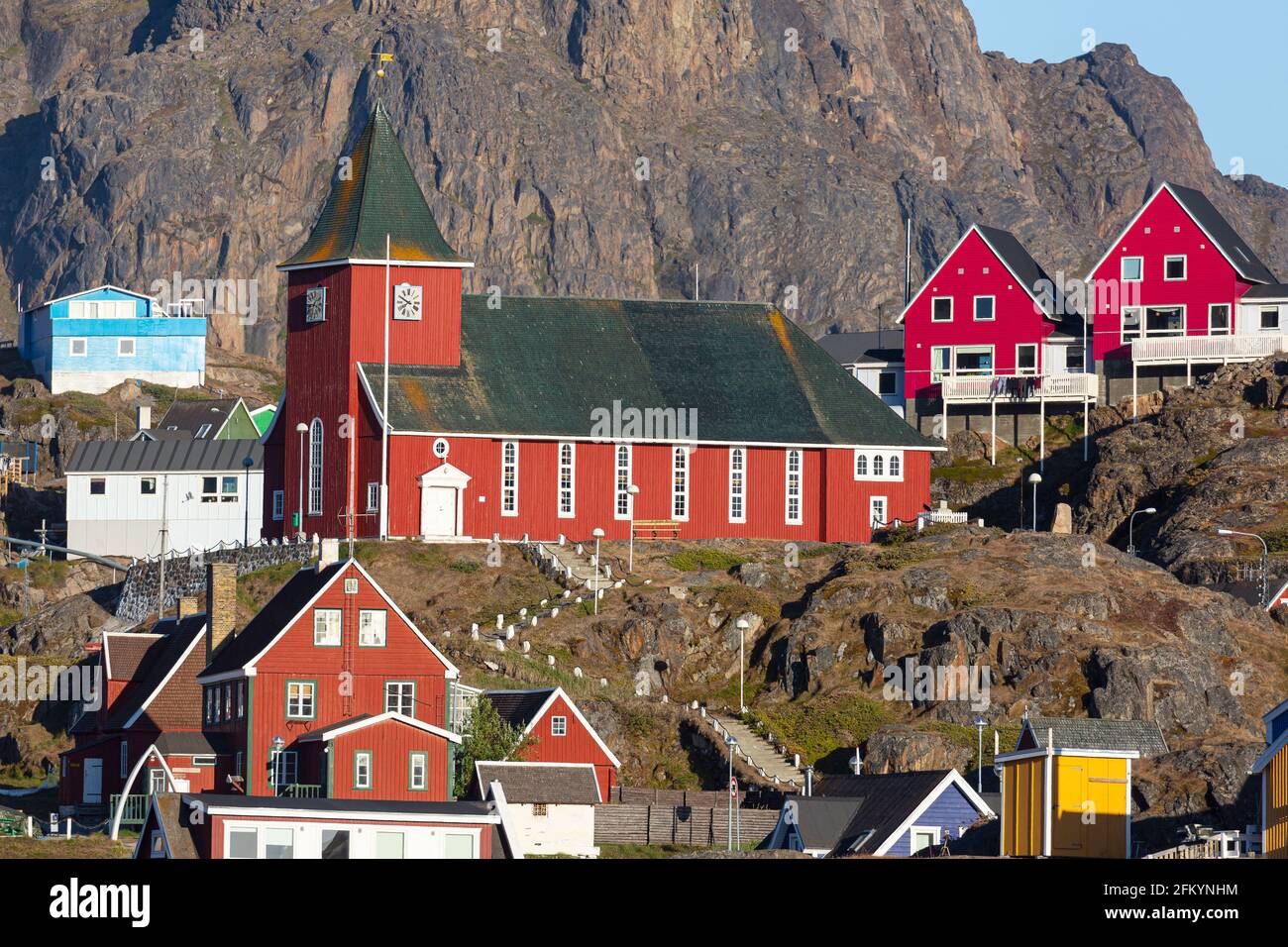Maisons colorées à Sisimiut, dans le détroit de Davis, dans le Danois Holsteinsborg, la deuxième plus grande ville du Groenland. Banque D'Images