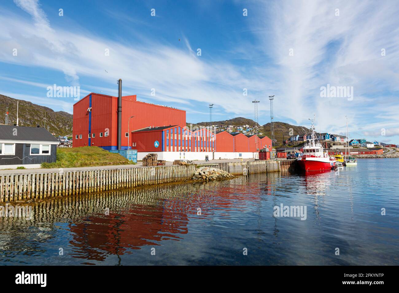 Le port dans le petit village groenlandais de Qaqortoq, anciennement Julianehåb, dans le sud du Groenland. Banque D'Images