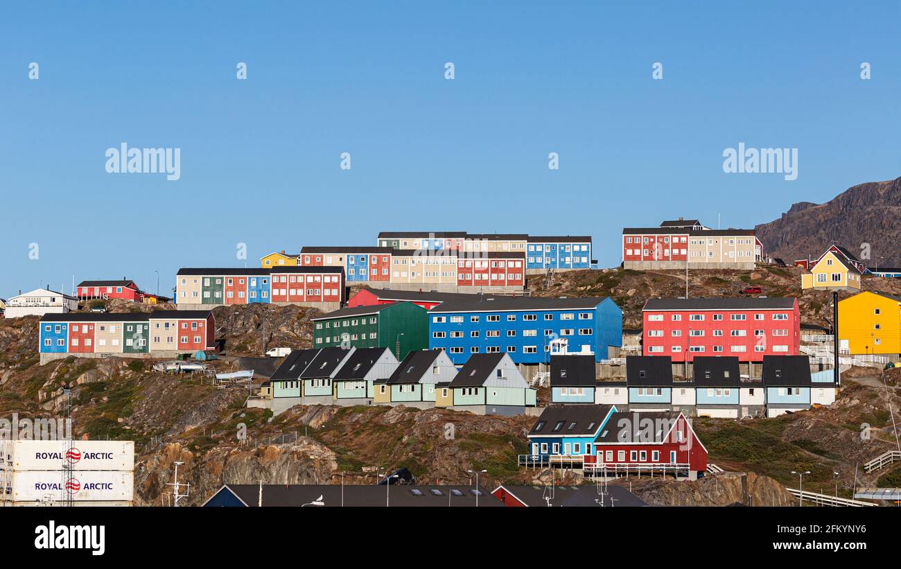 Maisons colorées à Sisimiut, dans le détroit de Davis, dans le Danois Holsteinsborg, la deuxième plus grande ville du Groenland. Banque D'Images