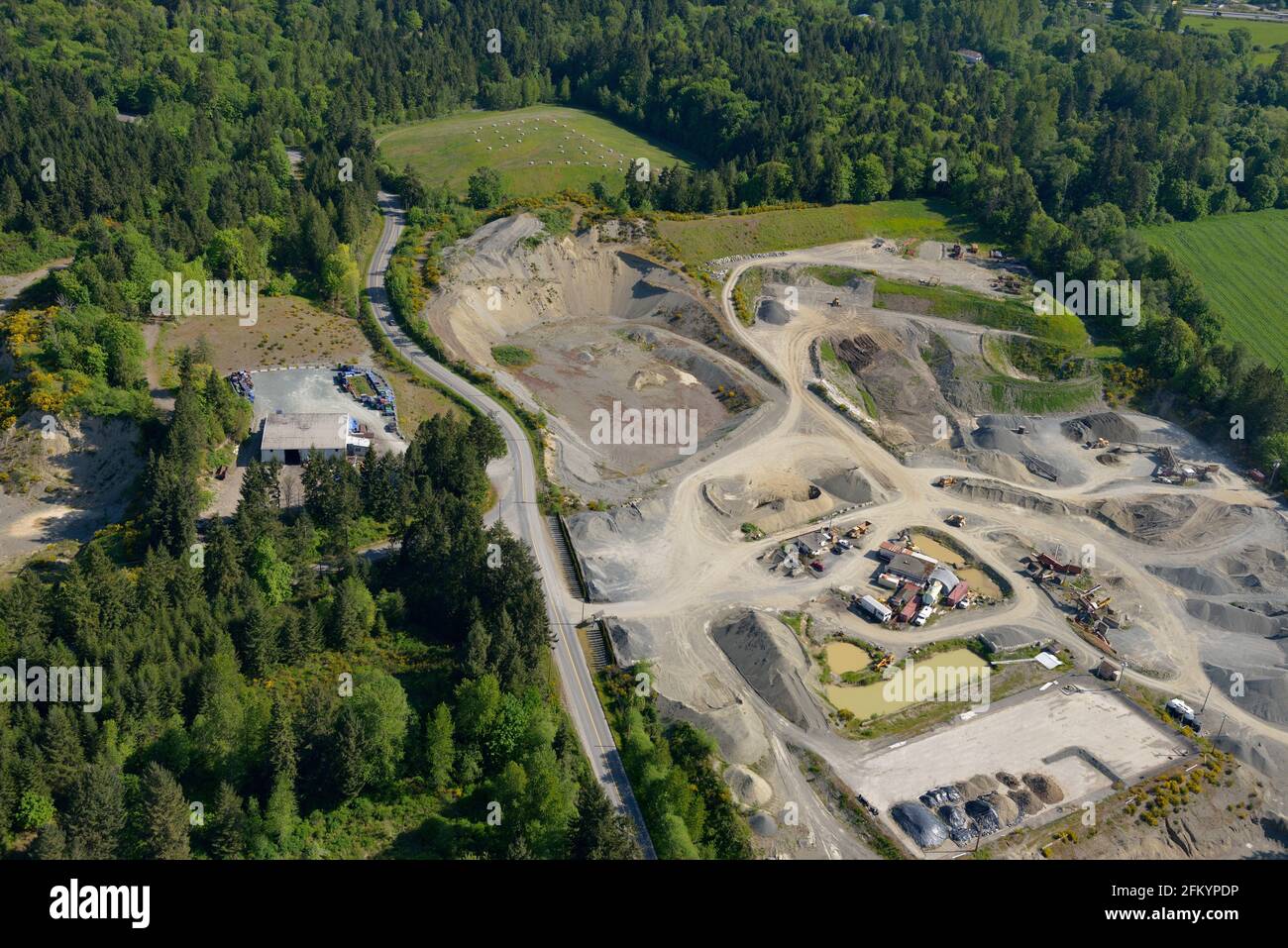 Photographie aérienne de la fosse de gravier Evans Redi-Mix, Duncan, île de Vancouver, Colombie-Britannique, Canada. Banque D'Images