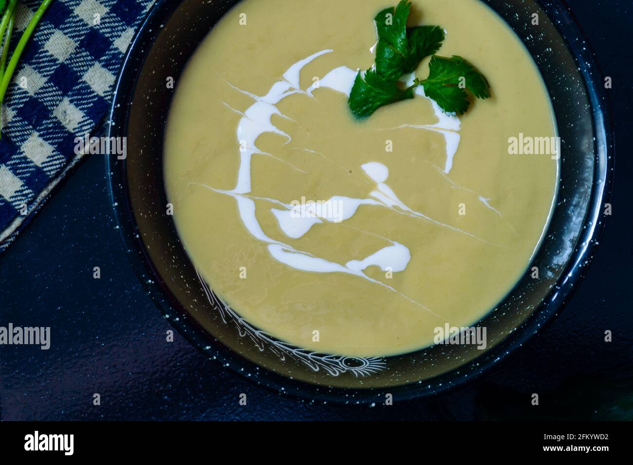 Soupe de crème de Chili Poblano. Cuisine mexicaine cuisine végétarienne Banque D'Images