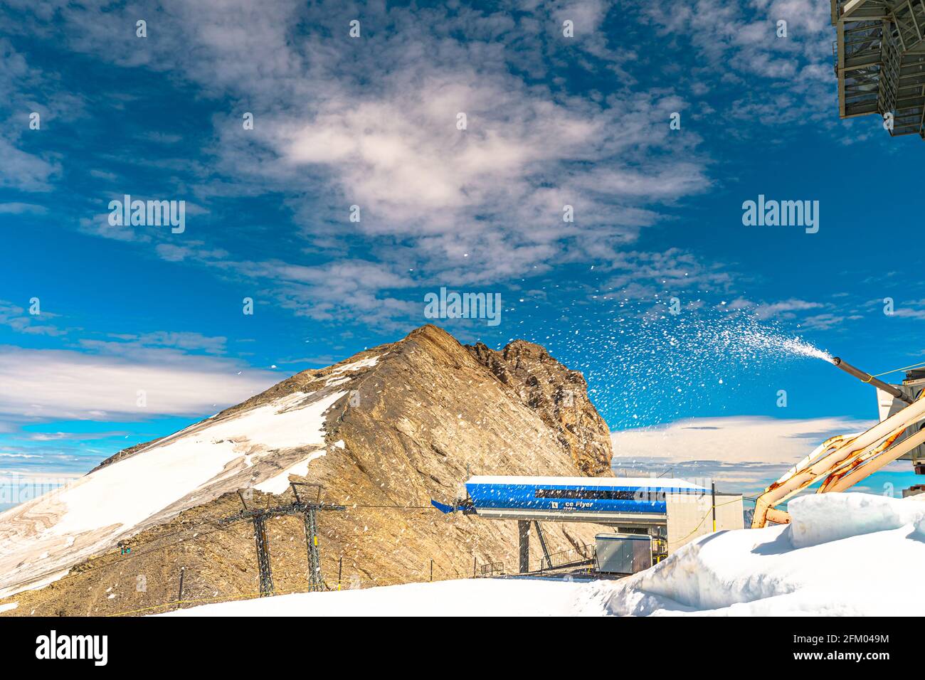 Titlis, Engelberg, Suisse - août 27,2020: Station de Ice-Flyer télésiège du Titlis pic de montagne des alpes Uri à 3040 M. Situé dans des cantons de Banque D'Images