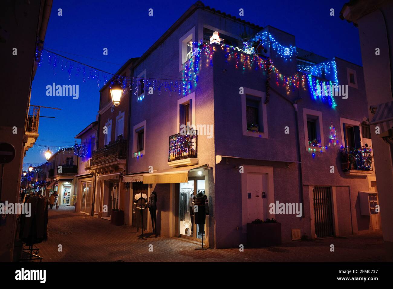Décorations de maison pendant Noël dans le centre-ville de Palavas les Flots, près de Carnon Plage et Montpellier, Occitanie, sud de la France Banque D'Images