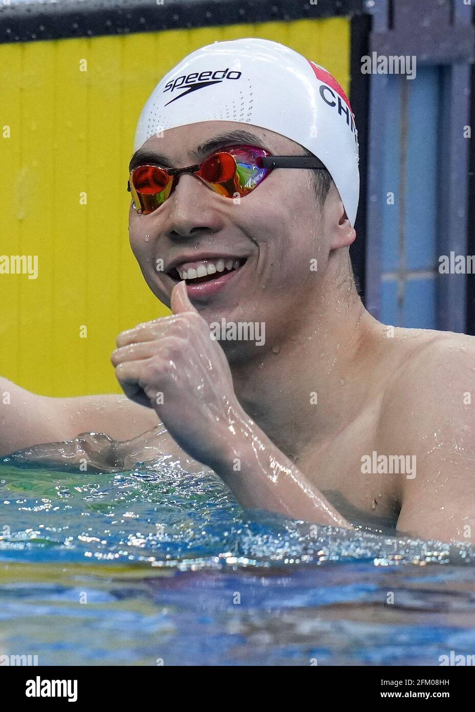 Qingdao, Chine. 5 mai 2021. Yan Zibei de Hubei réagit après la finale masculine de 200m de brasse aux Championnats nationaux chinois de natation 2021 à Qingdao, en Chine orientale, le 5 mai 2021. Credit: Xu Chang/Xinhua/Alay Live News Banque D'Images