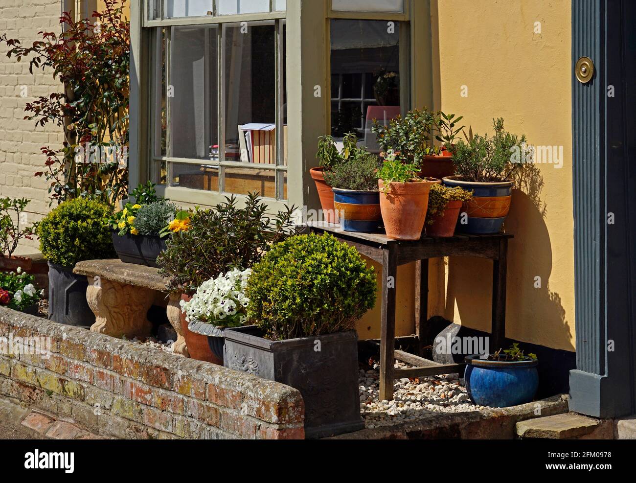 Entrée du jardin à la maison, Angleterre Banque D'Images