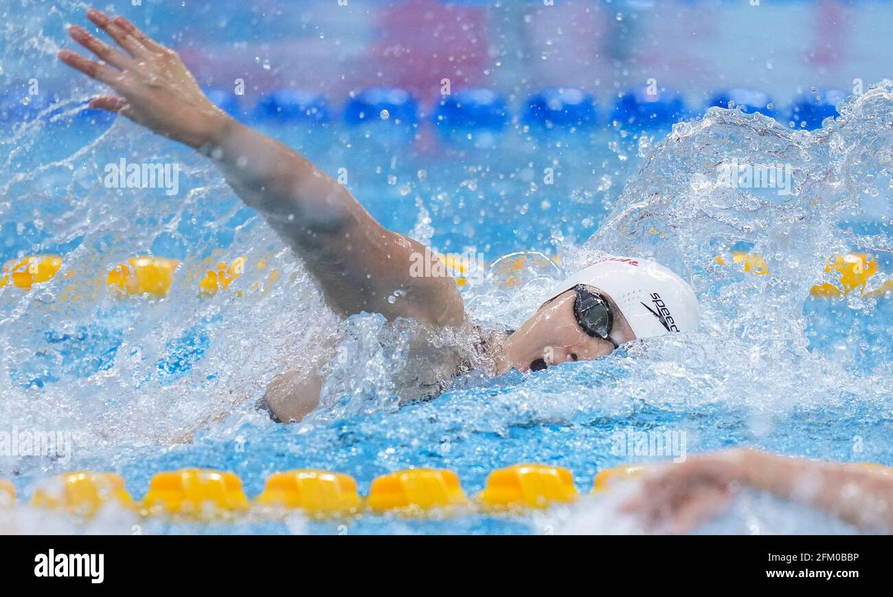 Qingdao, Chine. 5 mai 2021. Yang Junxuan, de Shandong, est en compétition pendant la demi-finale libre de 100m féminin aux Championnats nationaux chinois de natation 2021 à Qingdao, en Chine orientale, le 5 mai 2021. Credit: Xu Chang/Xinhua/Alay Live News Banque D'Images