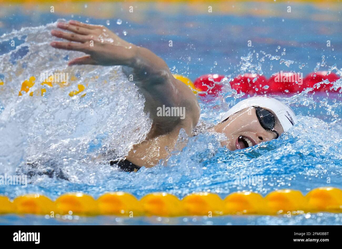 Qingdao, Chine. 5 mai 2021. Yang Junxuan d'une équipe mixte de Tianjin/Liaoning/Jiangsu/Shandong/Hubei participe à la finale féminine du relais freestyle 4x200 m aux Championnats nationaux chinois de natation 2021 à Qingdao, en Chine orientale, le 5 mai 2021. Credit: Xu Chang/Xinhua/Alay Live News Banque D'Images