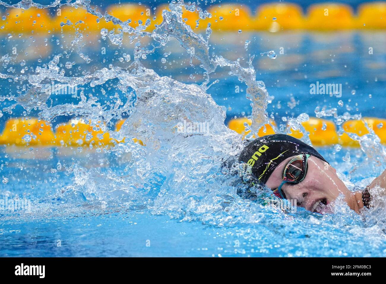 Qingdao, Chine. 5 mai 2021. Tang Muhan, d'une équipe mixte de Tianjin/Liaoning/Jiangsu/Shandong/Hubei, participe à la finale féminine du relais freestyle 4x200 m aux Championnats nationaux chinois de natation 2021 à Qingdao, en Chine orientale, le 5 mai 2021. Credit: Xu Chang/Xinhua/Alay Live News Banque D'Images
