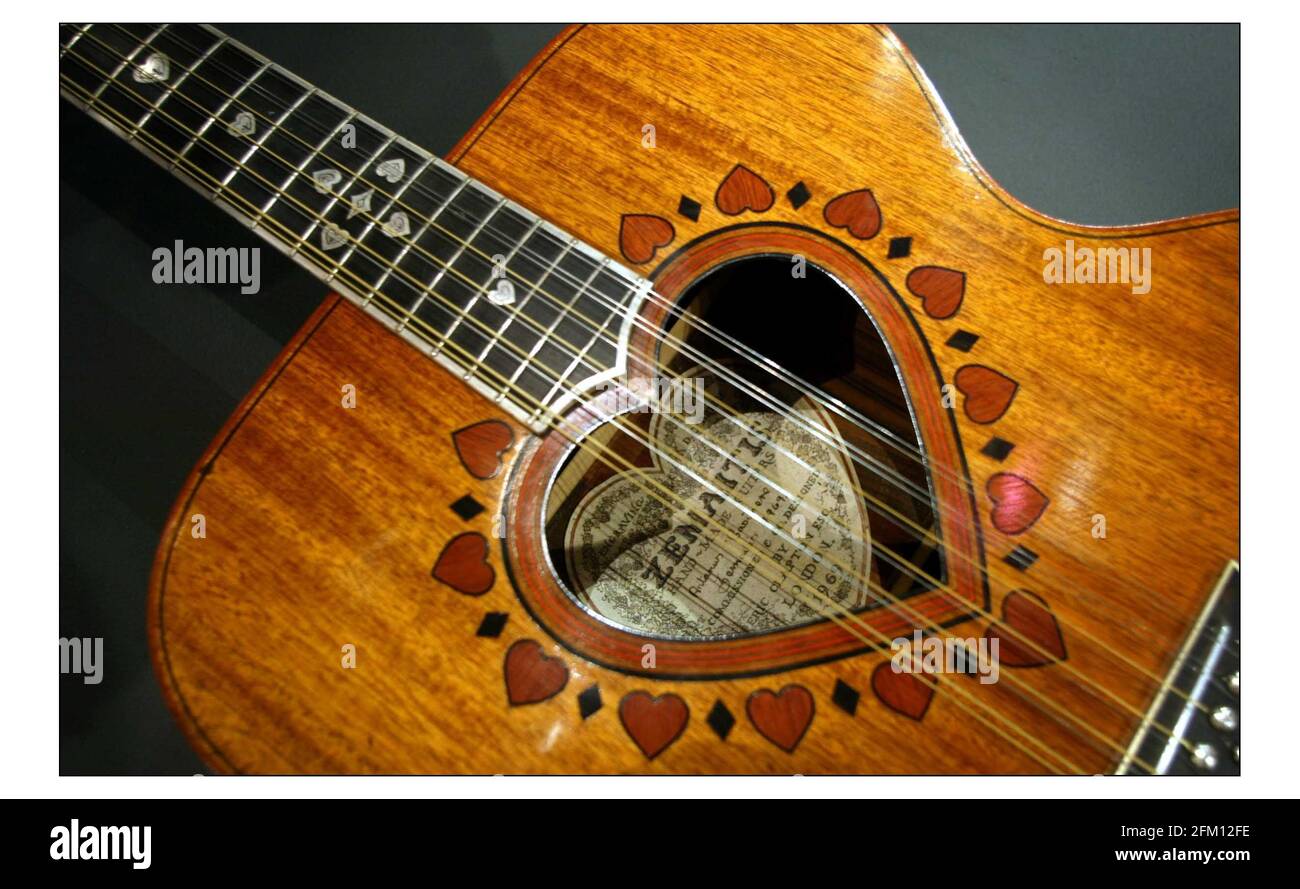 Christies New York offrira des guitares d'Eric Clapton à vendre au centre Crossroads d'Antigua. A avoir lieu le 24 juin , 56 guitares décrites par Clapton comme la crème de ma collection Fender custom shop stratocasterpic David Sandison 21/5/2004 Banque D'Images