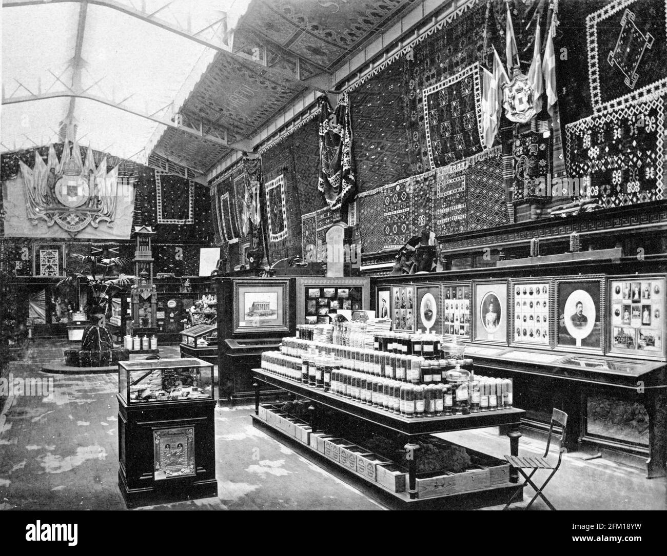 Exposition universelle, Paris,1889 : vue intérieure de l'exposition de GRECE. Banque D'Images Exposition universelle, Paris,1889 : vue intérieure de l'exposition de GRECE. Banque D'Images
