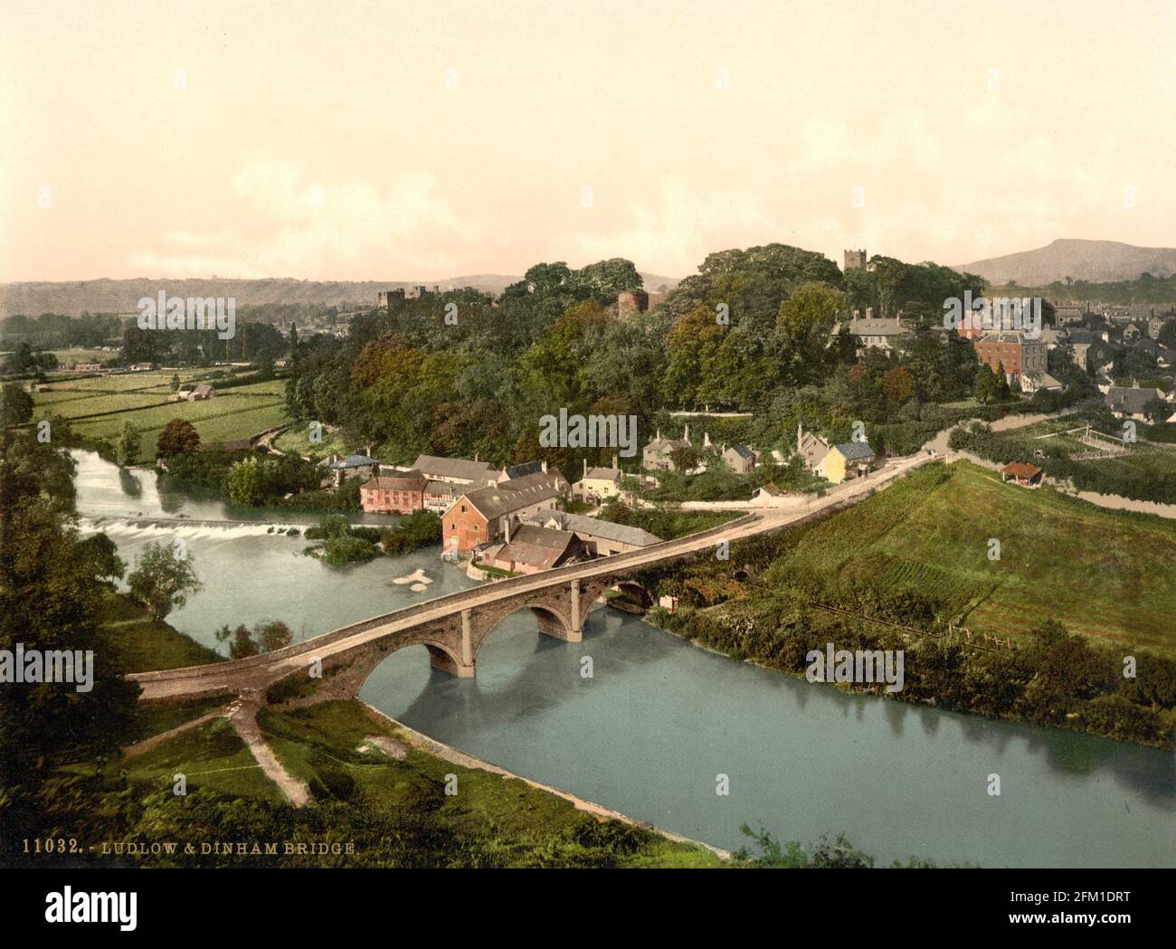 Le pont de Dinham au-dessus de la rivière Teme entre Dinham et Ludlow dans le Shropshire vers 1890-1900 Banque D'Images