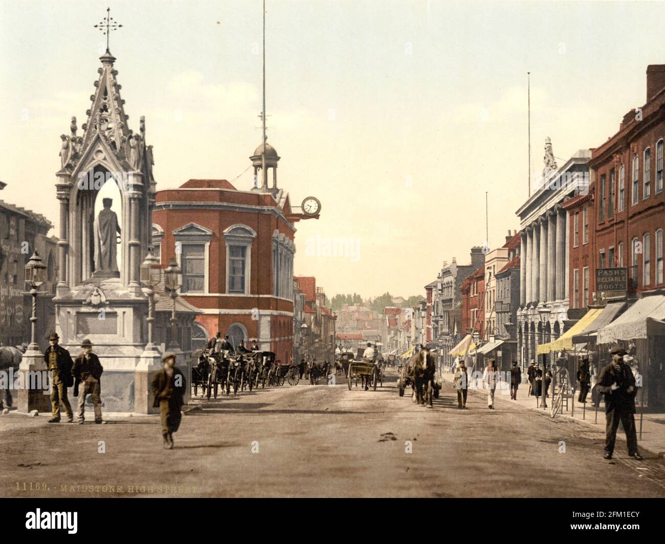 Maidstone High Street dans le Kent vers 1890-1900 Banque D'Images
