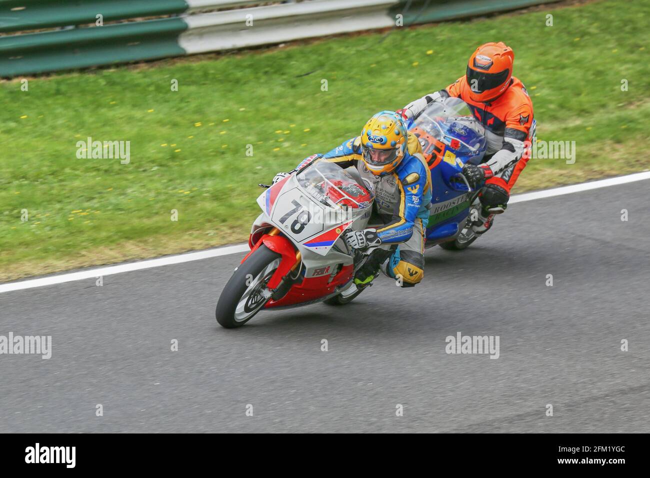 Robbie Burns sur le 750cc Yamaha OW01 approche Coppice Corner Au Cadwell Park International Classic en 2015 Banque D'Images