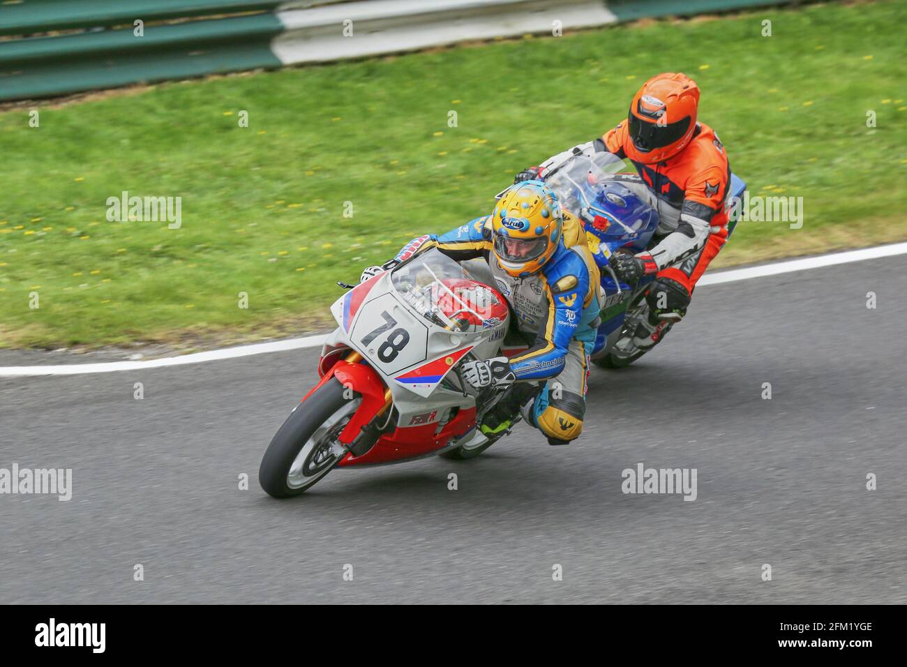 Robbie Burns sur le 750cc Yamaha OW01 approche Coppice Corner Au Cadwell Park International Classic en 2015 Banque D'Images