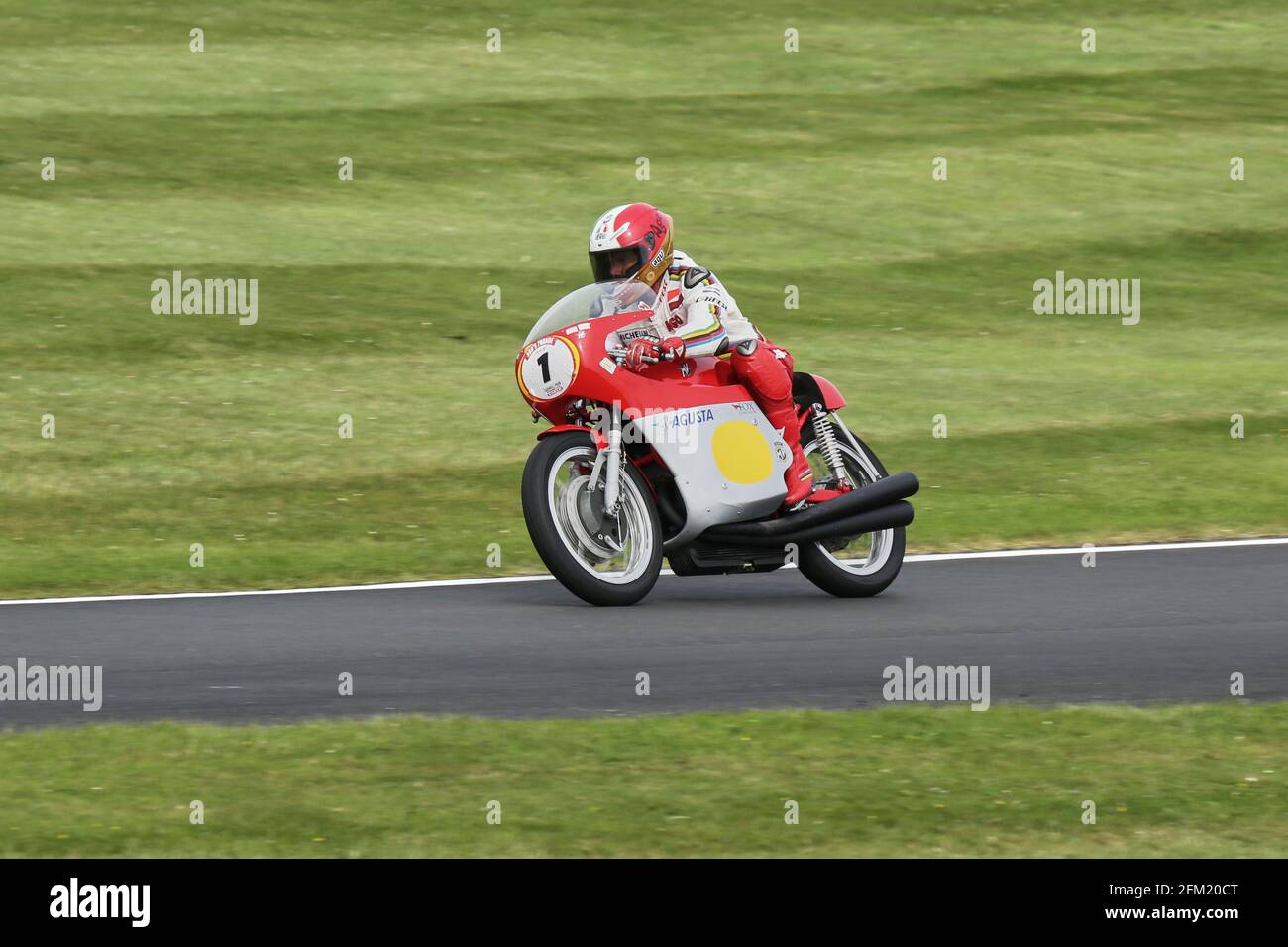15 fois champion du monde Giacomo Agostini à bord du 500cc 3 Cylinder MV Agusta au Cadwell International Classic en juillet 2015 Banque D'Images