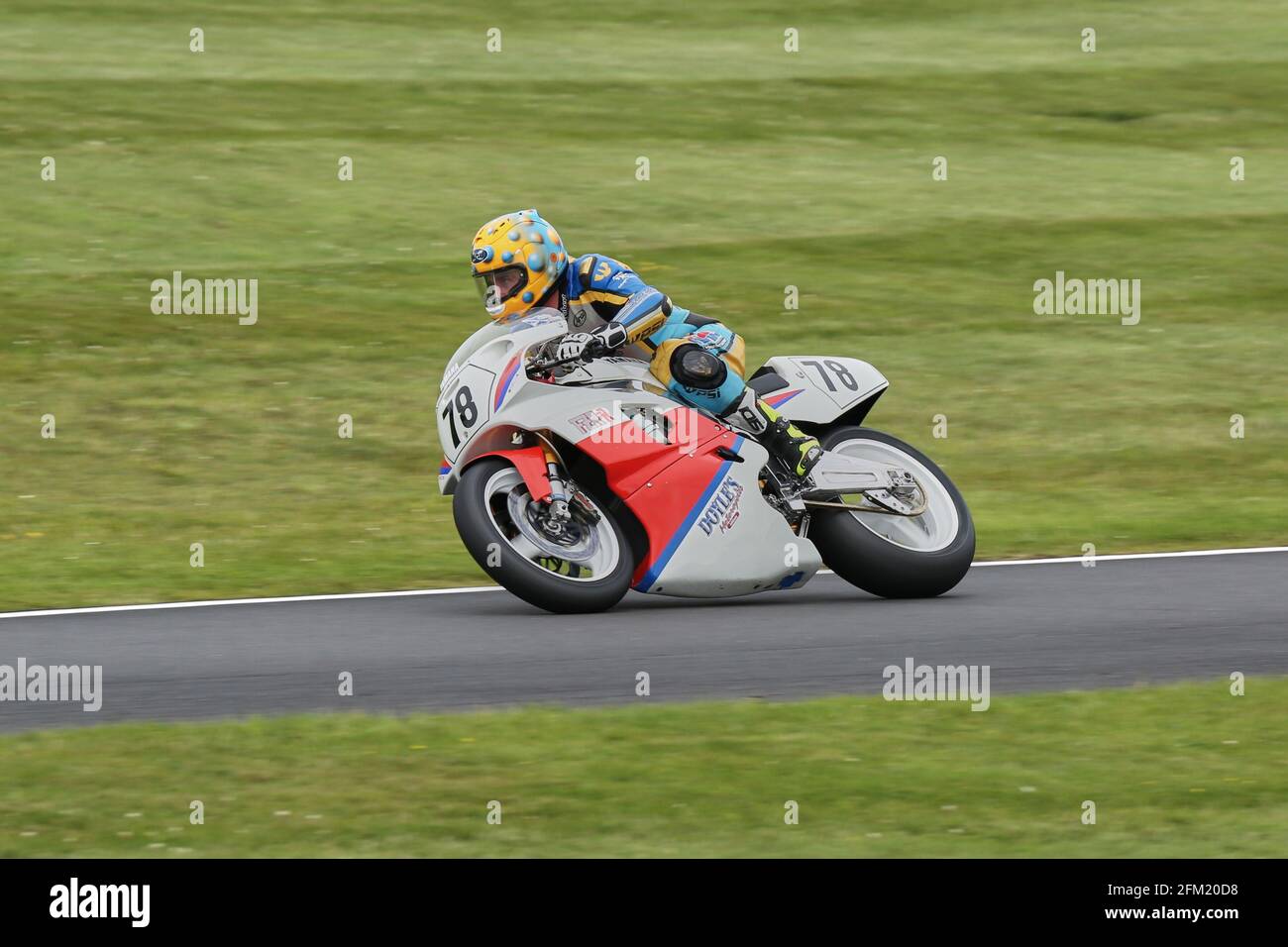 Approxes le Gooseneck au Cadwell Park International Classic in Juillet 2015 Banque D'Images