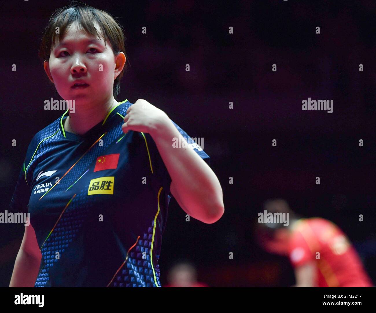Xinxiang, province chinoise du Henan. 5 mai 2021. Zhu Yuling réagit lors de la quart de finale des femmes contre Liu Shiwen lors des essais de Grand smashes et de la simulation olympique de WTT (World Table tennis) 2021 à Xinxiang, dans la province de Henan, dans le centre de la Chine, le 5 mai 2021. Credit: Li Jianan/Xinhua/Alamy Live News Banque D'Images