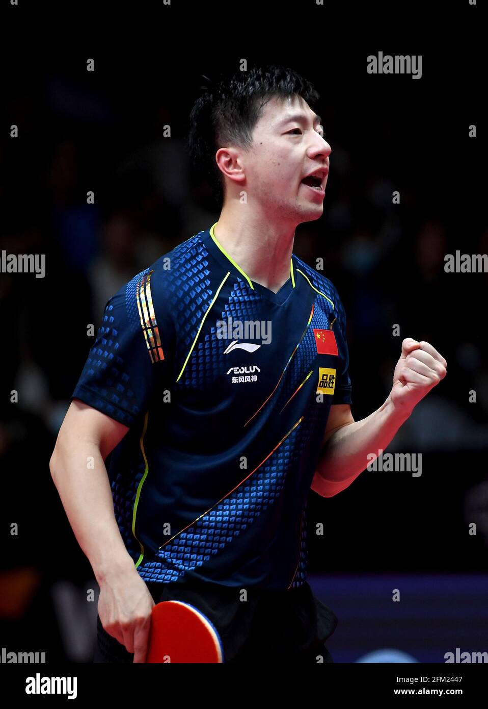 Xinxiang, province chinoise du Henan. 5 mai 2021. Ma long fête lors de la quart-finale des célibataires hommes contre Fang Bo lors des essais de Grand smashes de WTT (World Table tennis) 2021 et de la simulation olympique à Xinxiang, dans la province du Henan, au centre de la Chine, le 5 mai 2021. Credit: Li Jianan/Xinhua/Alamy Live News Banque D'Images