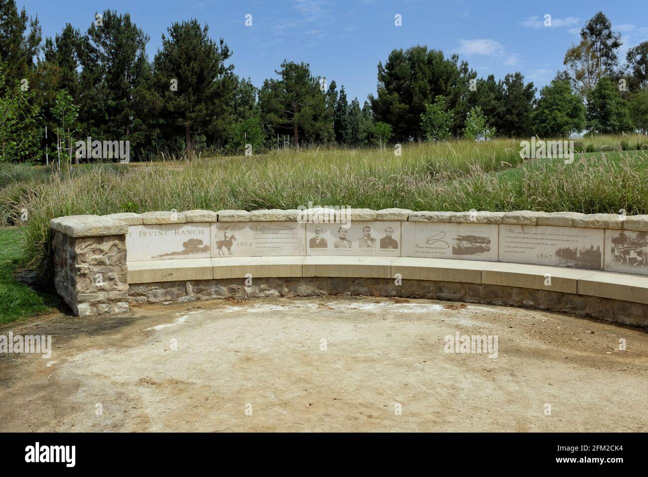 IRVINE, CALIFORNIE - 1 MAI 2021 : chronologie du ranch Irvine sur le sentier de l'espace ouvert Jeffrey. Banque D'Images