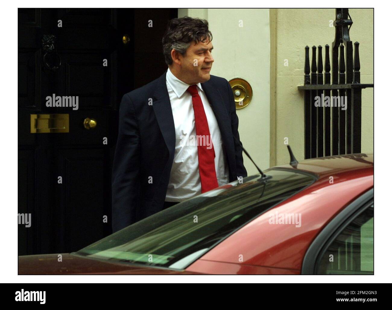 Gordon Brown quitte 11 Downing St. Aujourd'hui 21/5/2003pic David Sandison 21/5/2003 Banque D'Images