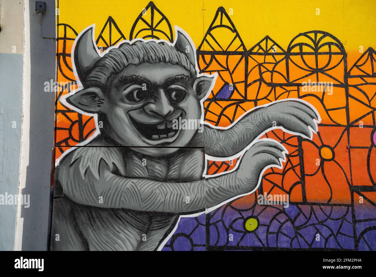 Légende de l'Imp Lincoln, cathédrale de Lincoln, emplacements dans le Lincolnshire, ancienne légende, diable a envoyé ses imp, vieux magasin, graffiti colorés. Banque D'Images