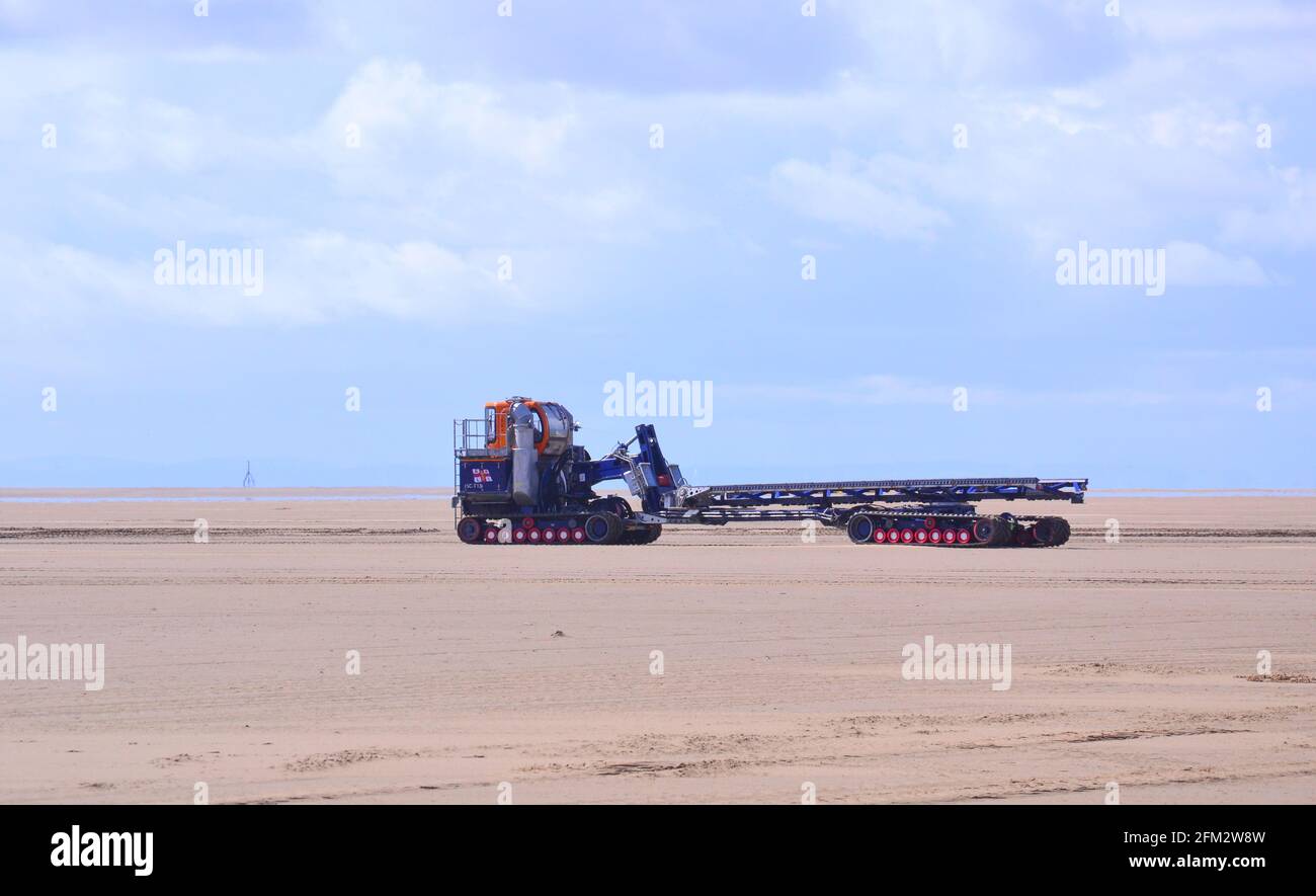 Un système de lancement et de récupération de Shannon, exploité par la Royal National Lifeboat institution sur la plage de St Annes on Sea, Fylde, Lancashire, Angleterre. Banque D'Images