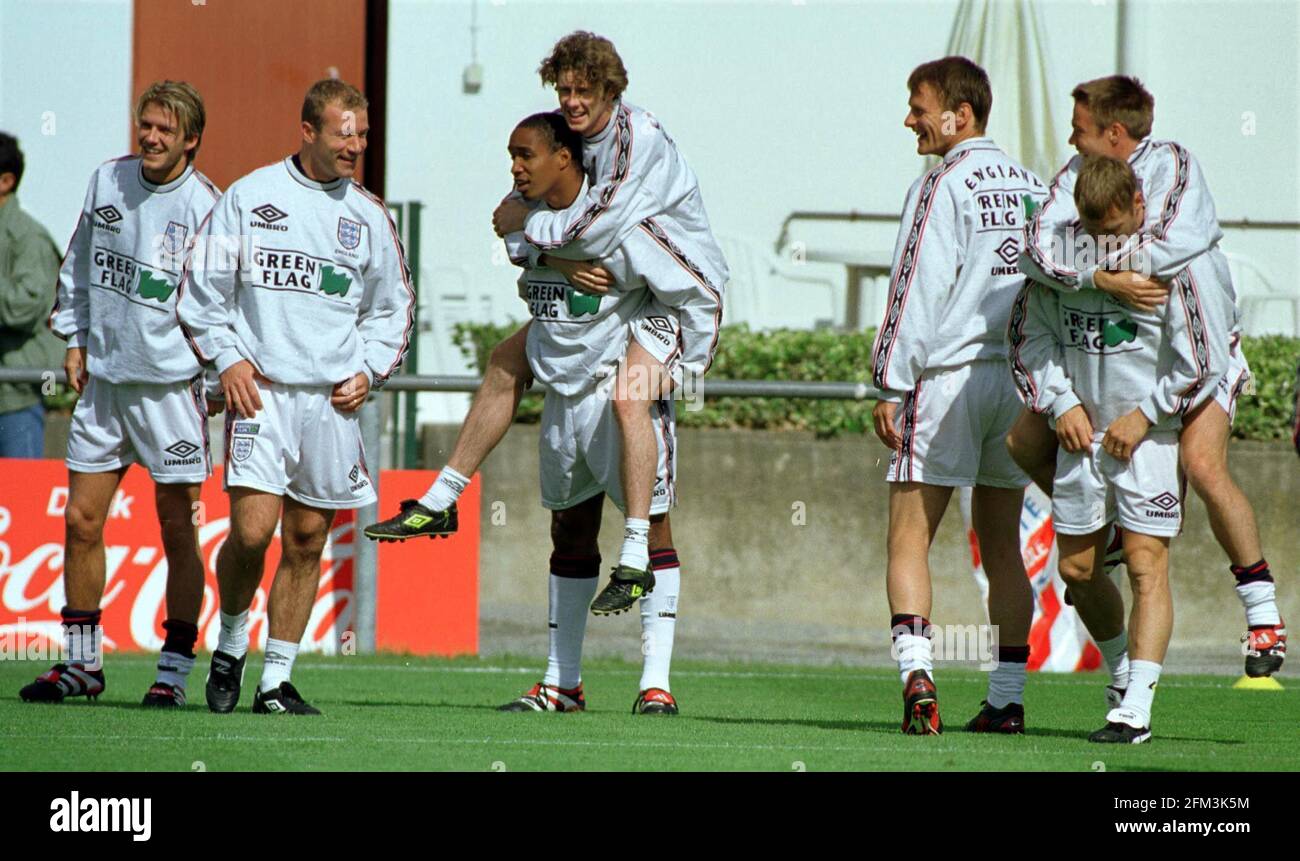 Steve McManaman et Paul Ince Liverpool juin 1998 joueurs pendant Session de formation à la boule Banque D'Images