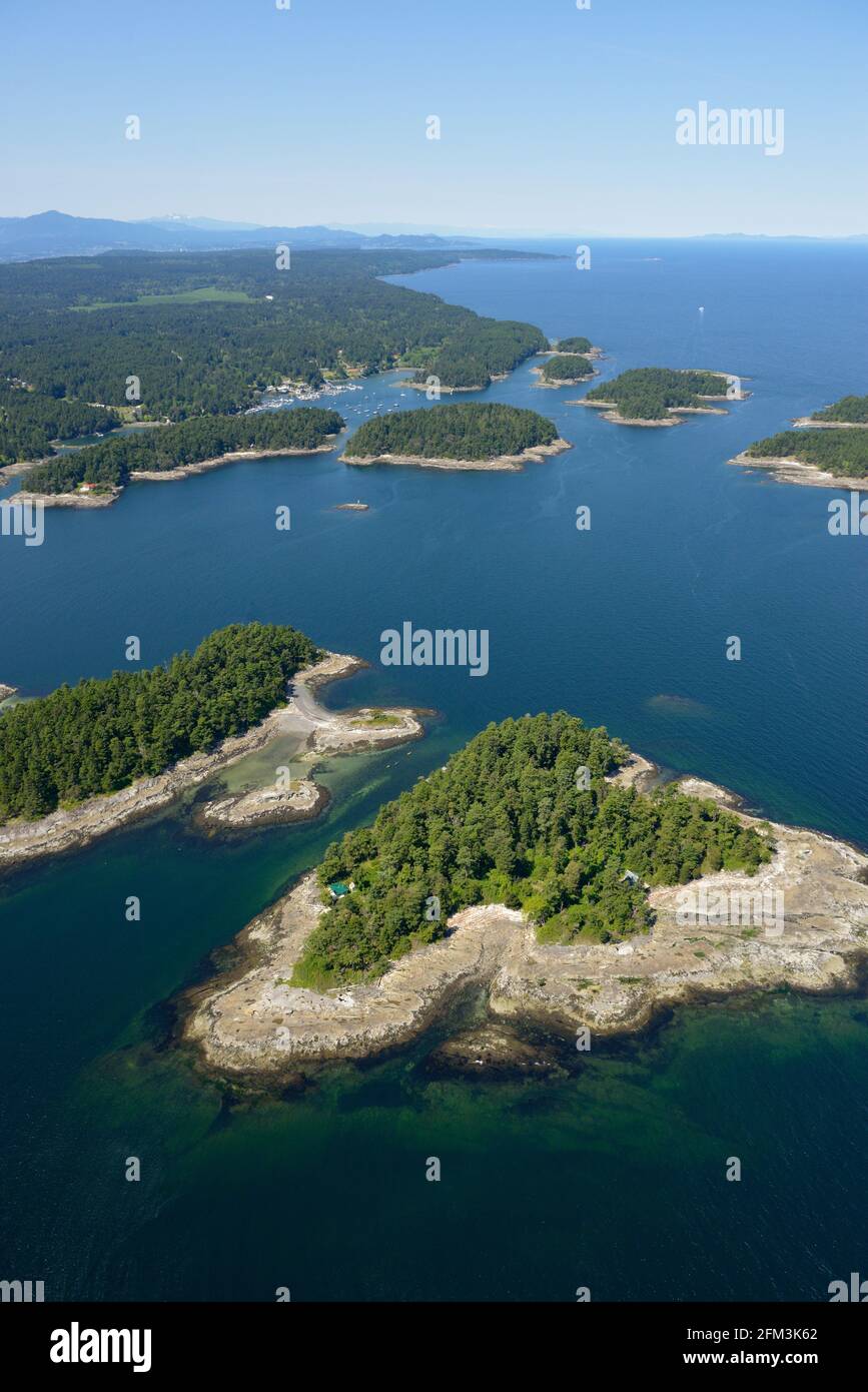 Saturnina Island et Flat Top Islands en face de Silva Bay, sur l'île Gabriola Banque D'Images