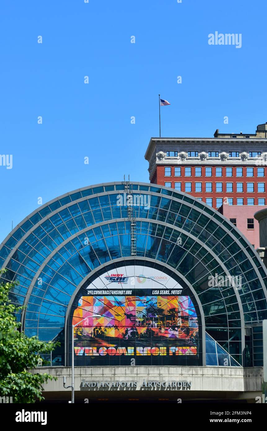 Indianapolis, Indiana, États-Unis. Achevé en 1995, le dôme d'Indianapolis Artsgarden couvre l'intersection des rues Washington et Illinois. Banque D'Images