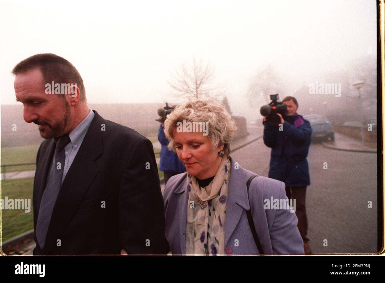 Paul et Jan Betts parents de Léa qui sont morts après prendre l'ectasy arrivant au tribunal pour entendre le résultat de Le jury suivant la piste de Steven Packman qui prétendument a fourni les médicaments ectasy Banque D'Images