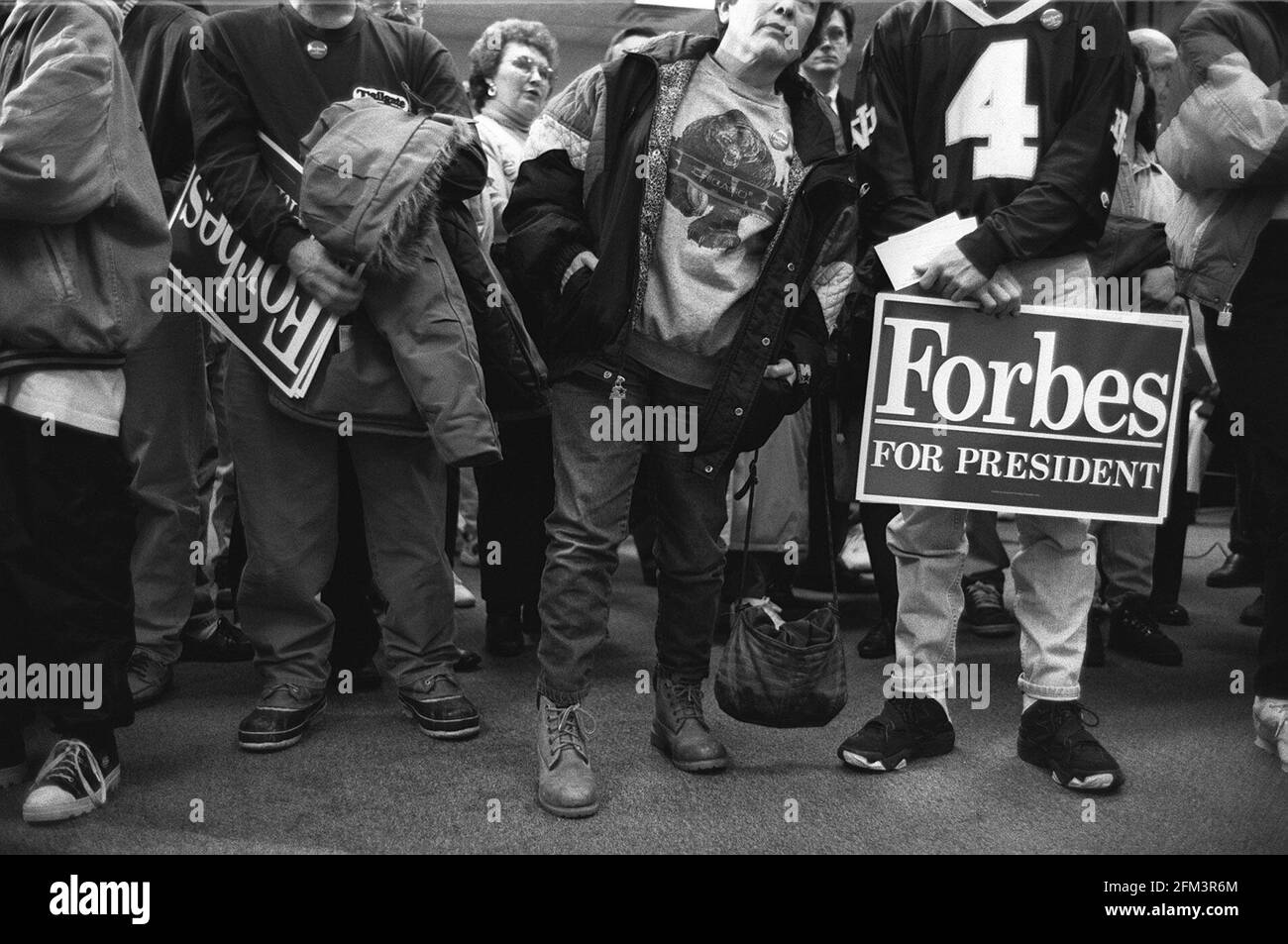 Les électeurs américains attendent Steve Forbes Publisher et le républicain américain Candidat à l'élection présidentielle avant qu'il ne soit prévu de faire un Discours à Indianapolis Banque D'Images
