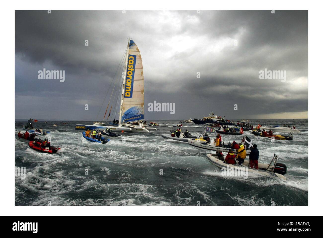 Ellen MacArthur arrive à Falmouth après avoir brisé le Round du monde, non stop single-Hands record.pic David Sandison 8/2/2005 Banque D'Images