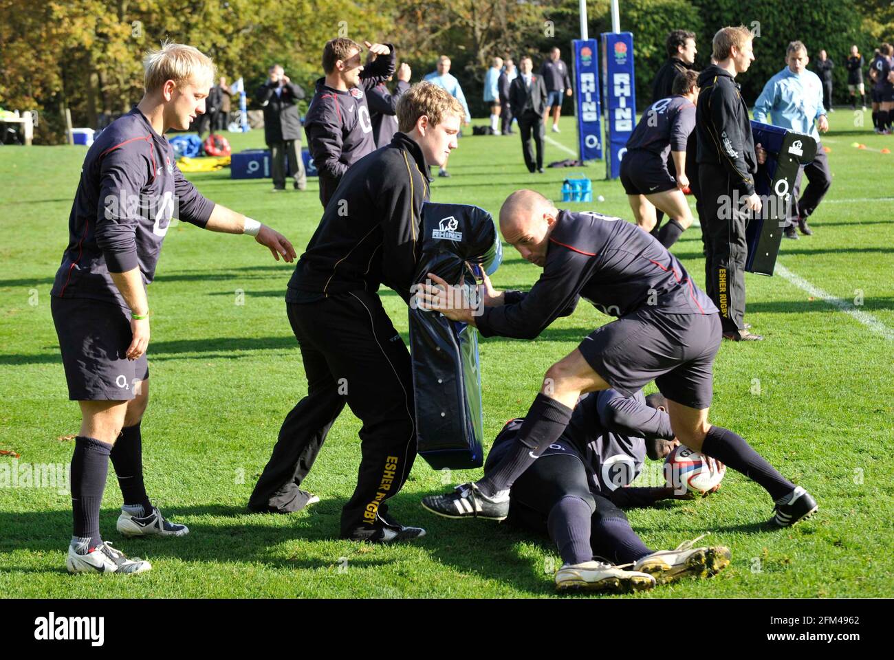 Entraînement de l'équipe de rugby d'Angleterre au Penny Hill Park pour leur match avec l'Australie. 4/11/09. PHOTO DAVID ASHDOWN Banque D'Images