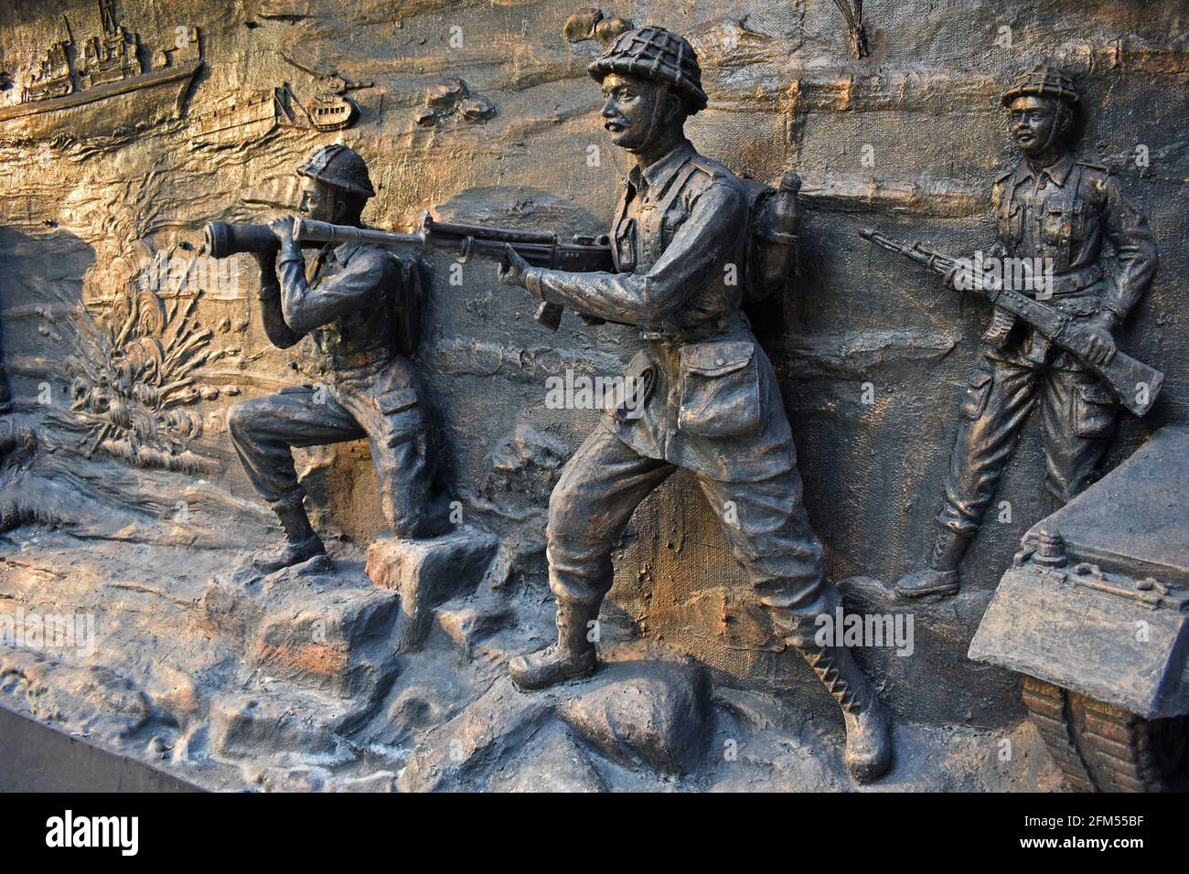 Soupir de mur de sculpture de guerre au Musée - National War Memorial Southern Command Pune, Maharashtra, Inde Banque D'Images