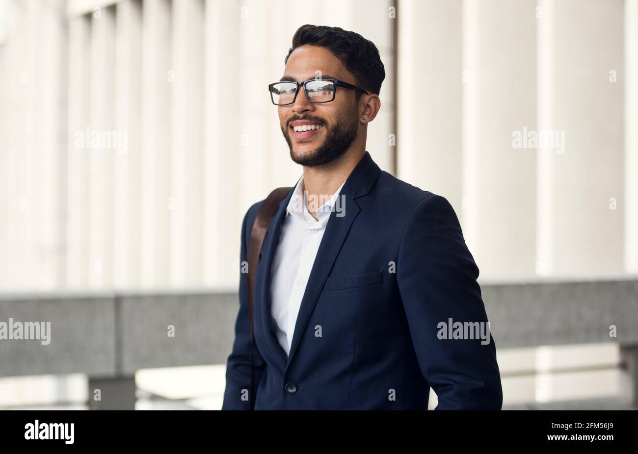 Jeune homme d'affaires dans la ville Banque D'Images