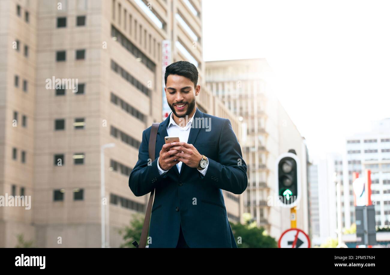 Jeune homme d'affaires dans la ville Banque D'Images