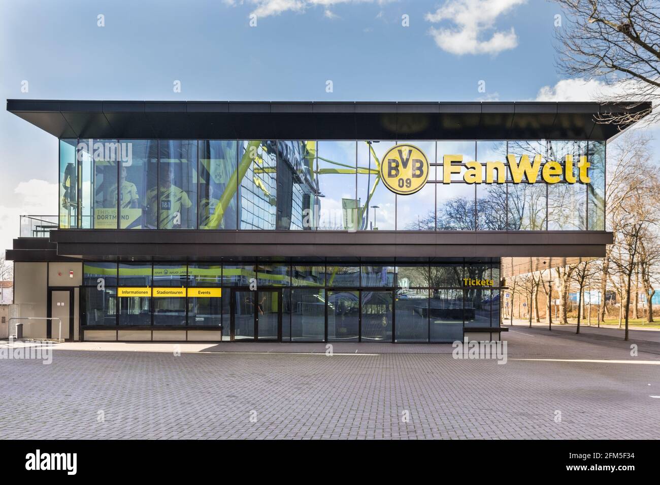 BVB 09 Fan Welt, extérieur de la boutique de ventilateurs avec logo, signal Iduna Park, Dortmund, Allemagne Banque D'Images