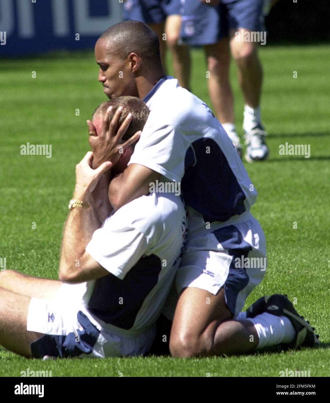 Alan Shearer et Paul Ince en formation le 2000 juin à venir Du jeu de Roumanie Banque D'Images