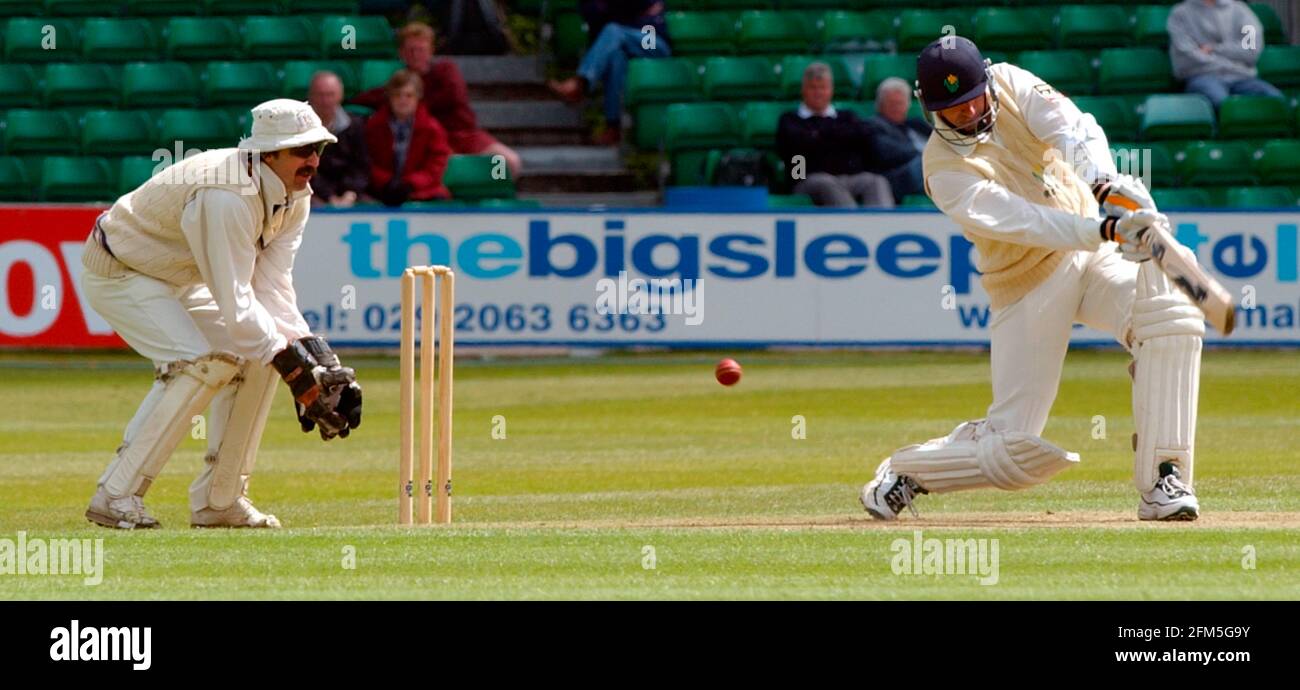 COUPE B&H GLAMORGAN V GLOCESTERSHIRE À SOPHIA GARDENS 3/5/2002 D. L. CHANVRE PHOTO DAVID ASHDOWN. COUPE B&H DE CRICKET Banque D'Images