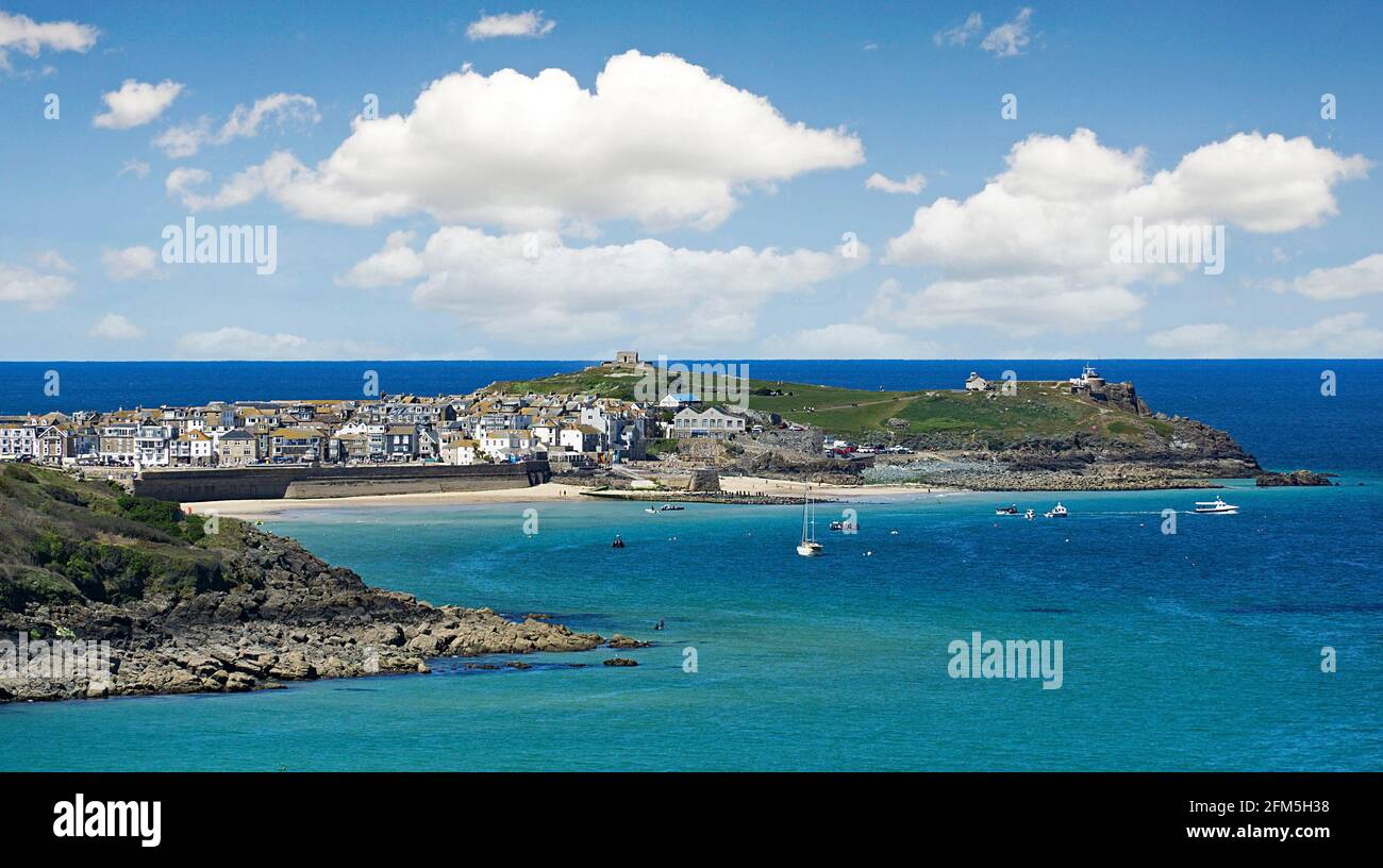 La vue de la baie de carbis à la ville de St ives en cornouailles angleterre royaume-uni Banque D'Images