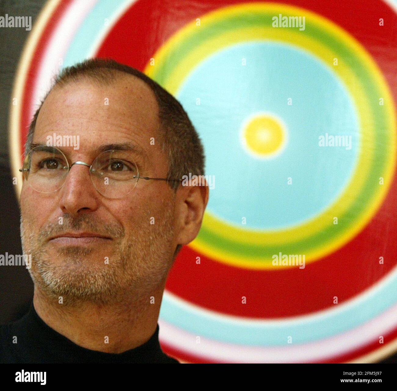 Eric Nicoli (EMI) et Steve Jobs (Apple) à un photocall après la conférence de presse dénonçant l'iTunes Store d'Apple comme le premier magasin de musique en ligne à vendre les nouveaux téléchargements d'EMI. pic David Sandison Banque D'Images