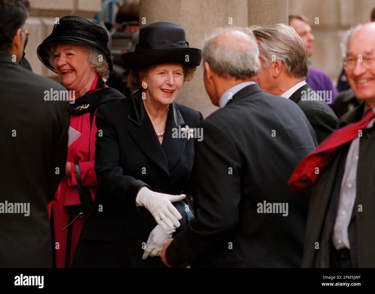 Lady Margaret Thatcher arrive au Mansion House le 1999 novembre En tant qu'invité pour le déjeuner du millénaire Banque D'Images