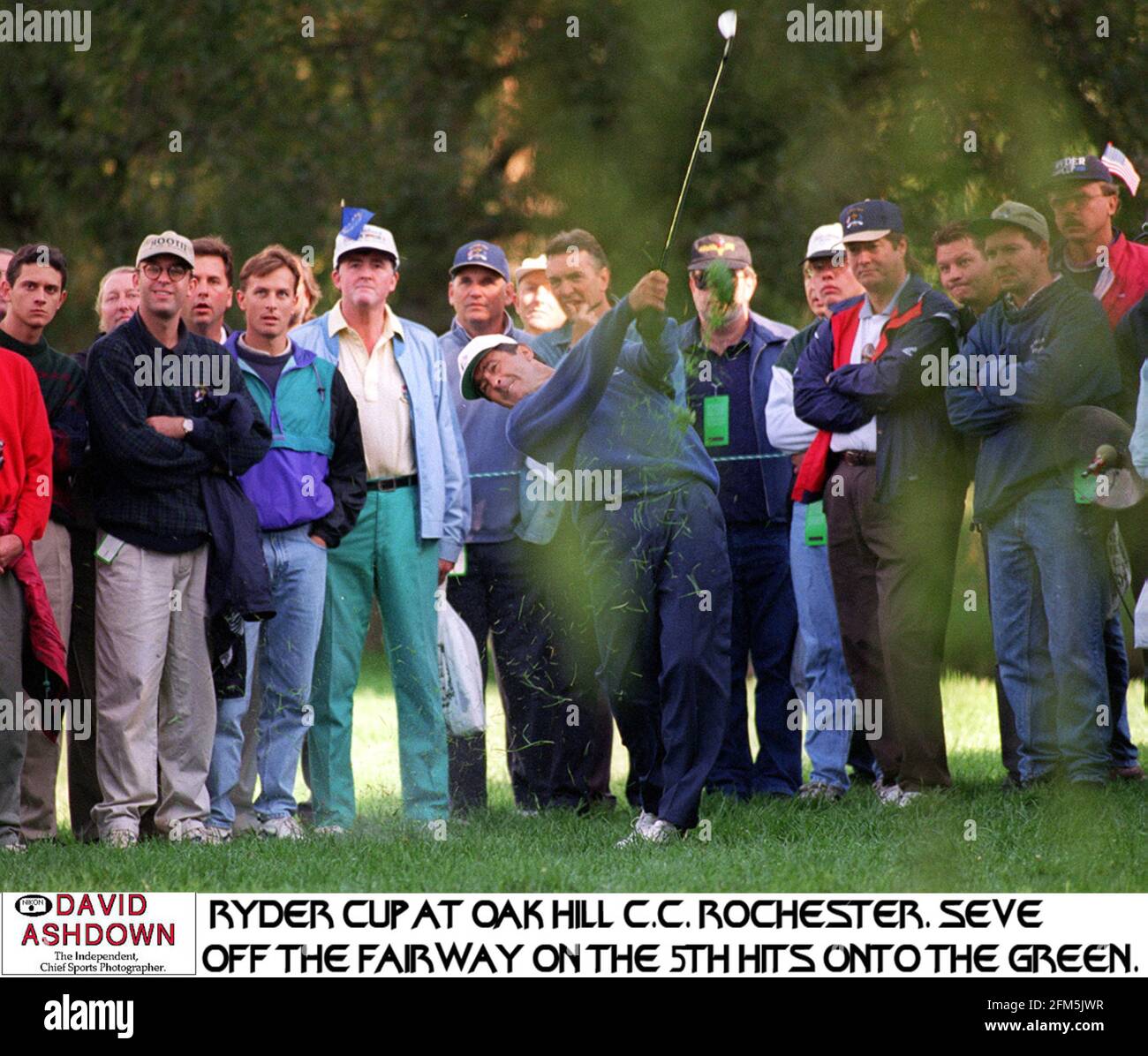 Seve Ballesteros conduit pour le vert à la cinquième pendant La Ryder Cup à Oakhill Rochester, État de New York Banque D'Images