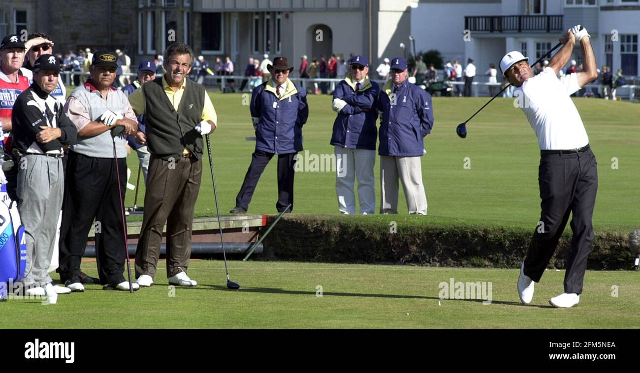 JEU DE CHAMPS SEVE BALLESTEROS, JOUEUR, LEE TRIVENO ET TONY JACKLIN SUR LE 2ÈME TEE, PENDANT LES CHAMPIONNATS BRITANNIQUES DE GOLF OUVERT 2000. Banque D'Images