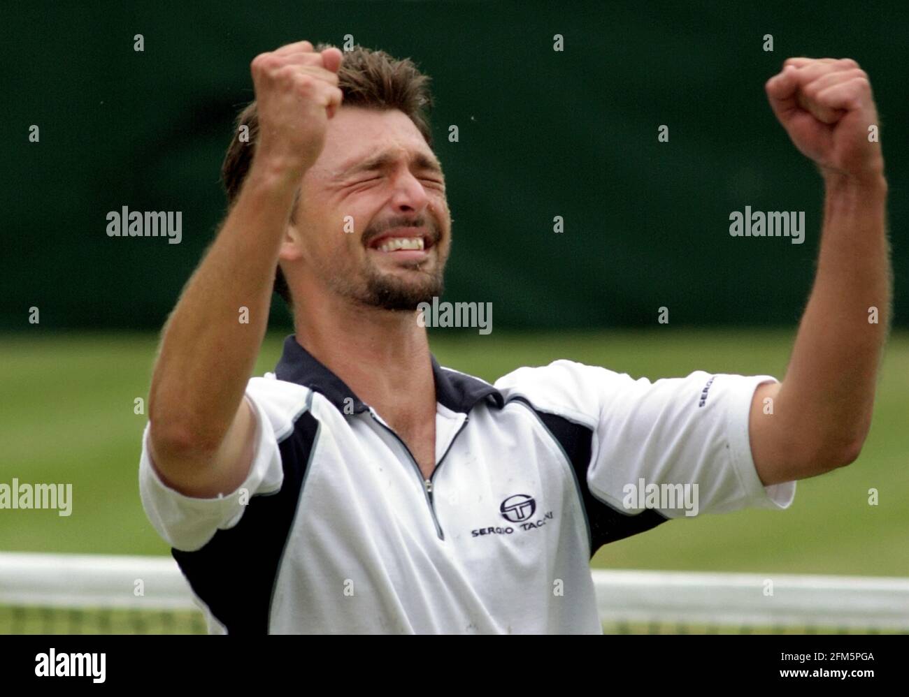 GORAN IVANISEVIC REMPORTE LA FINALE DES HOMMES AUX CHAMPIONNATS DE TENNIS DE WIMBLEDON 2001 Banque D'Images