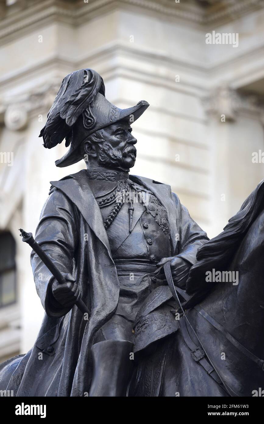 Londres, Angleterre, Royaume-Uni. Statue (par Adrian Jones, 1905), de Prince George, 2 duc de Cambridge (1819-1904) dans la région de Whitehall. Banque D'Images