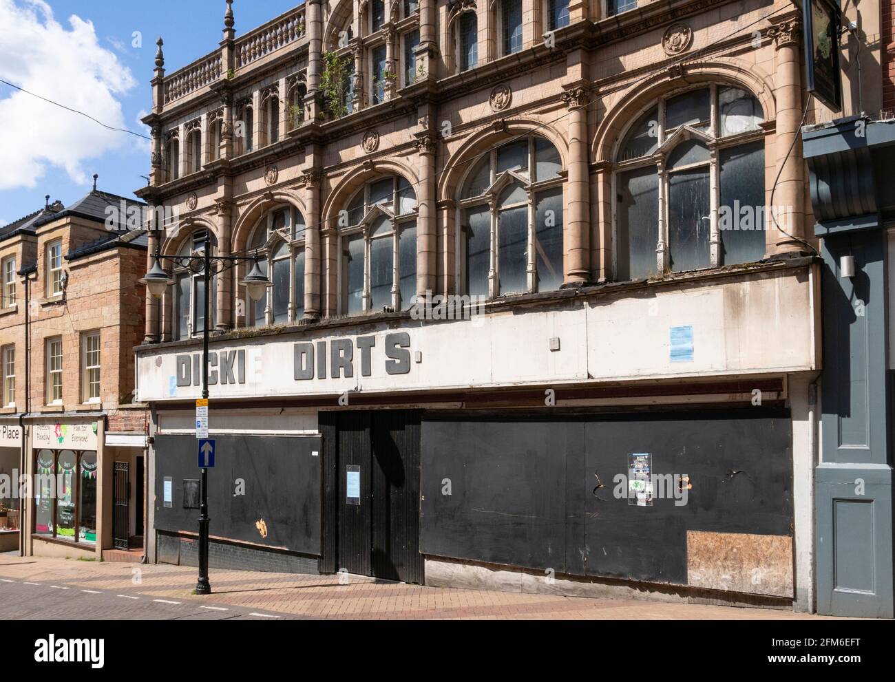 On est monté à bord du magasin Dickie dirts sur Leeming Street Mansfield Notinghamshire East Midlands Angleterre GB Royaume-Uni Europe Banque D'Images